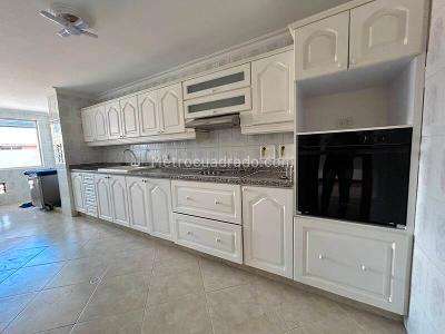 Apartamento en arriendo en Laureles, Medellín · foto 3 de 17