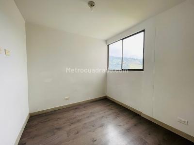 Apartamento de 3 alcobas en venta en Las Lomitas, Sabaneta, 71 m² · foto 9 de 17