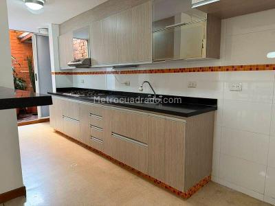 Apartamento de 4 alcobas en venta en Laureles, Medellín, 172 m² · foto 17 de 20