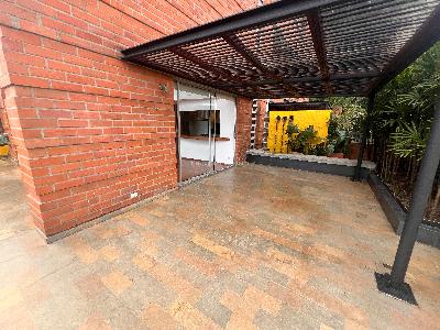 Apartamento de 3 alcobas en arriendo en El Poblado, Medellín, 270 m² · foto 15 de 19
