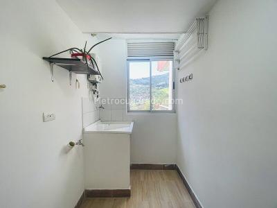Apartamento de 2 alcobas en venta en Loma Del Indio, Medellín, 60 m² · foto 14 de 16