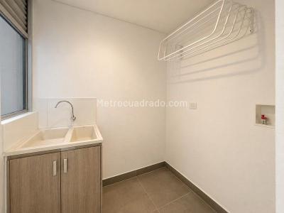 Apartamento de 2 alcobas en arriendo en El Poblado, Medellín, 88 m² · foto 10 de 11