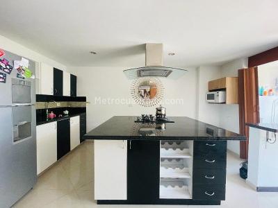 Apartamento de 1 alcoba en venta en El Poblado, Medellín, 101 m² · foto 5 de 16
