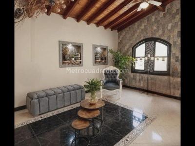 Casa de 4 alcobas en venta en Caicedo, Medellín, 288 m² · foto 2 de 19