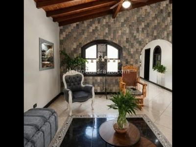 Casa de 4 alcobas en venta en Caicedo, Medellín, 288 m² · foto 3 de 19