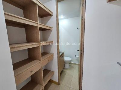 Apartamento de 3 alcobas en arriendo en Loma De San Jose, Sabaneta, 70 m² · foto 11 de 15