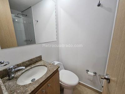 Apartamento de 3 alcobas en arriendo en Loma De San Jose, Sabaneta, 70 m² · foto 13 de 15