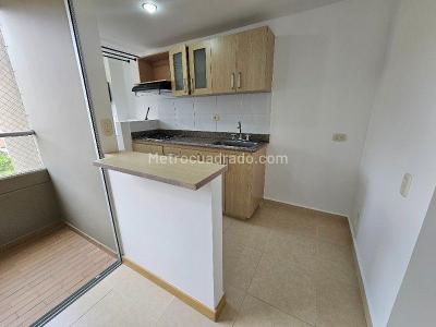 Apartamento de 3 alcobas en arriendo en Loma De San Jose, Sabaneta, 70 m² · foto 3 de 15