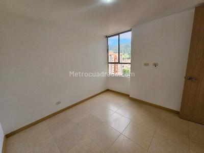 Apartamento de 3 alcobas en arriendo en Loma De San Jose, Sabaneta, 70 m² · foto 9 de 15