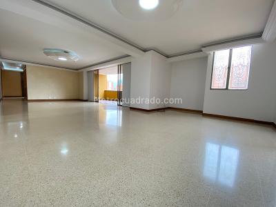 Apartamento en venta en Laureles, Medellín · foto 3 de 15