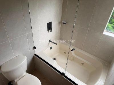 Apartamento de 4 alcobas en venta en El Poblado, Medellín, 119 m² · foto 8 de 9
