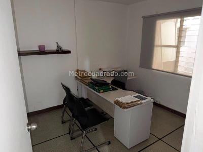 Casa de 3 alcobas en venta en Laureles, Medellín, 235 m² · foto 4 de 9