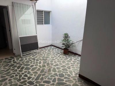 Casa de 3 alcobas en venta en Laureles, Medellín, 235 m² · foto 7 de 9