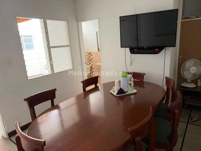Casa de 3 alcobas en venta en Laureles, Medellín, 235 m² · foto 8 de 9