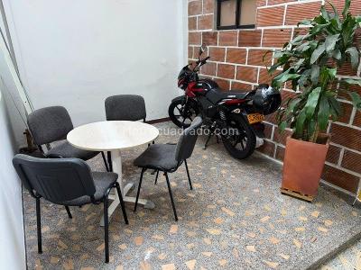 Casa de 3 alcobas en venta en Laureles, Medellín, 235 m² · foto 9 de 9