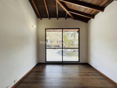 Casa de 3 alcobas en venta en San Lucas, Medellín, 210 m² · foto 12 de 20