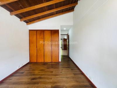 Casa de 3 alcobas en venta en San Lucas, Medellín, 210 m² · foto 13 de 20