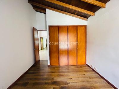 Casa de 3 alcobas en venta en San Lucas, Medellín, 210 m² · foto 15 de 20