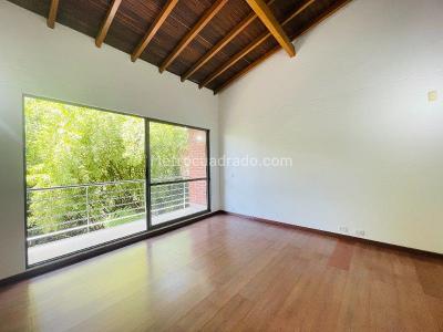 Casa de 3 alcobas en venta en San Lucas, Medellín, 210 m² · foto 7 de 20