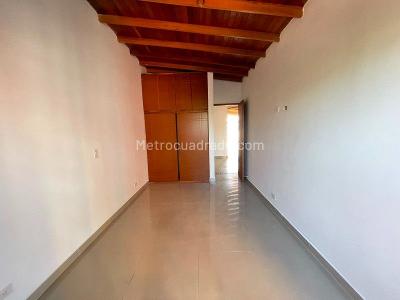 Apartamento de 3 alcobas en arriendo en Laureles, Medellín · foto 10 de 16