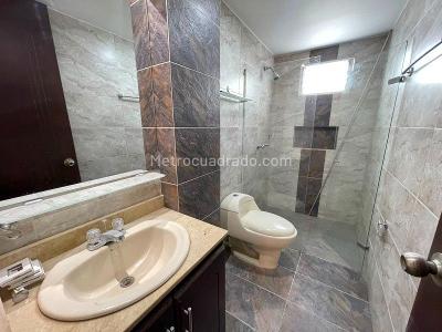 Apartamento de 3 alcobas en arriendo en Laureles, Medellín · foto 11 de 16