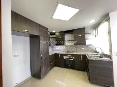 Apartamento de 3 alcobas en arriendo en Laureles, Medellín · foto 4 de 16