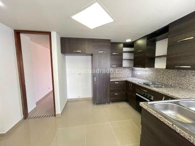 Apartamento de 3 alcobas en arriendo en Laureles, Medellín · foto 5 de 16