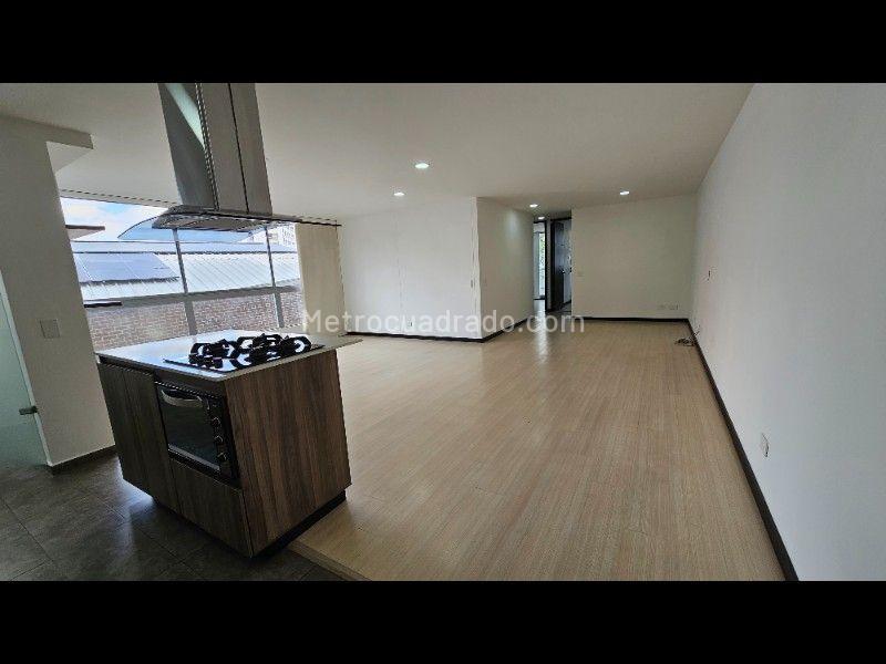 3BR Apartment in Loma Del Esmeraldal (100 m²) - 3