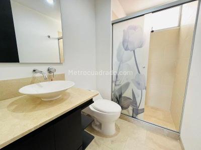 Apartamento de 2 alcobas en arriendo en El Poblado, Medellín, 120 m² · foto 11 de 14