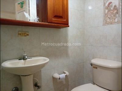 Apartamento de 1 alcoba en venta en La Candelaria, Medellín, 139 m² · foto 13 de 16