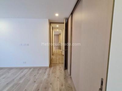 Apartamento de 2 alcobas en venta en El Poblado, Medellín, 89 m² · foto 10 de 18