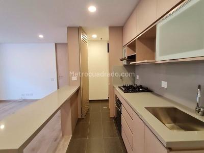 Apartamento de 2 alcobas en venta en El Poblado, Medellín, 89 m² · foto 7 de 18