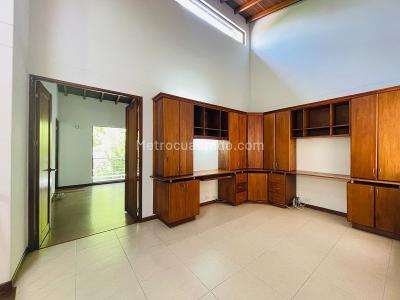Casa de 3 alcobas en arriendo en San Lucas, Medellín, 280 m² · foto 15 de 20