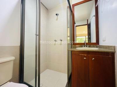 Casa de 3 alcobas en arriendo en San Lucas, Medellín, 280 m² · foto 16 de 20