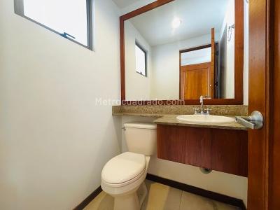 Casa de 3 alcobas en arriendo en San Lucas, Medellín, 280 m² · foto 17 de 20