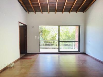 Casa de 3 alcobas en arriendo en San Lucas, Medellín, 280 m² · foto 9 de 20