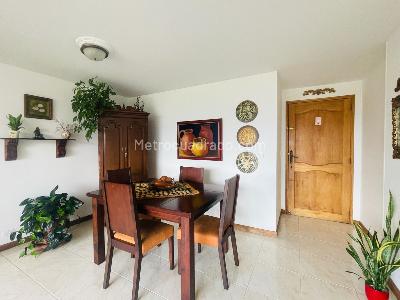 Apartamento de 3 alcobas en venta en El Poblado, Medellín, 97 m² · foto 3 de 19
