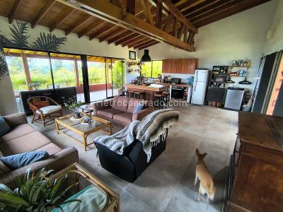 Casa de 2 alcobas en venta en Catedral, Envigado, 171 m² · foto 2 de 17