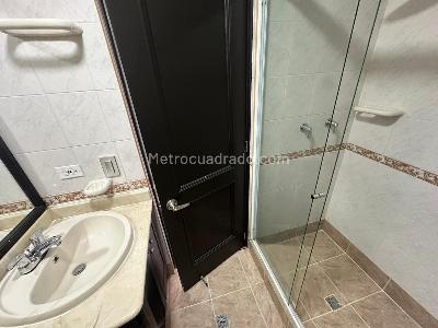 Apartamento de 3 alcobas en arriendo en Castropol, Medellín, 84 m² · foto 12 de 17