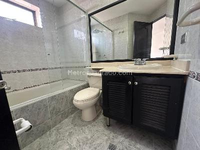 Apartamento de 3 alcobas en arriendo en Castropol, Medellín, 84 m² · foto 13 de 17