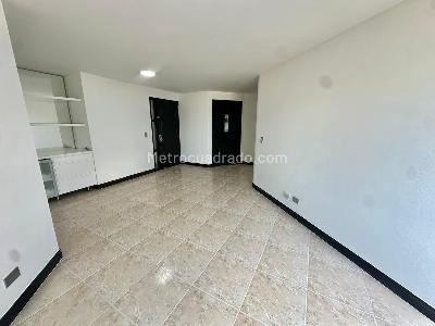 Apartamento de 3 alcobas en arriendo en Castropol, Medellín, 84 m² · foto 2 de 17