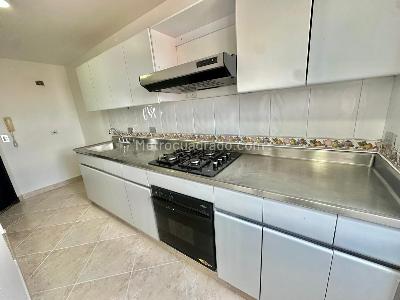 Apartamento de 3 alcobas en arriendo en Castropol, Medellín, 84 m² · foto 4 de 17