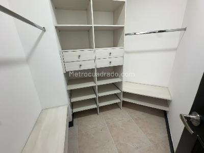 Apartamento de 3 alcobas en arriendo en Castropol, Medellín, 84 m² · foto 9 de 17