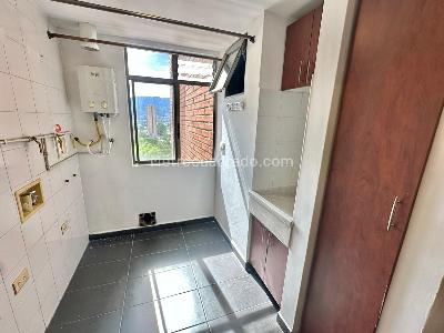 Apartamento de 2 alcobas en arriendo en Castropol, Medellín, 96 m² · foto 12 de 13