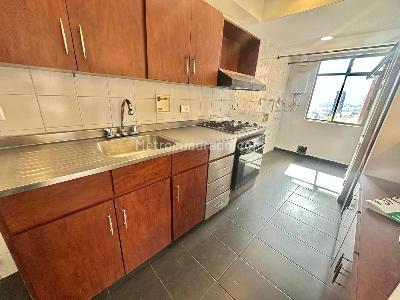 Apartamento de 2 alcobas en arriendo en Castropol, Medellín, 96 m² · foto 3 de 13