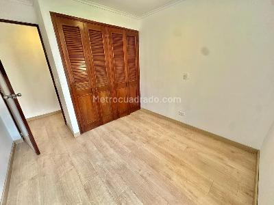 Apartamento de 2 alcobas en arriendo en Castropol, Medellín, 96 m² · foto 5 de 13