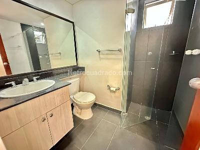 Apartamento de 2 alcobas en arriendo en Castropol, Medellín, 96 m² · foto 9 de 13