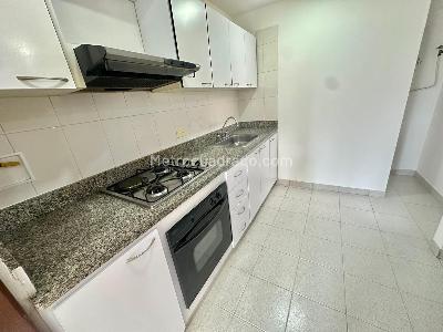 Apartamento de 3 alcobas en arriendo en Castropol, Medellín, 110 m² · foto 4 de 14