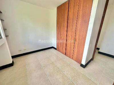 Apartamento de 3 alcobas en arriendo en Castropol, Medellín, 110 m² · foto 5 de 14