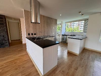 Apartamento de 2 alcobas en arriendo en Castropol, Medellín, 121 m² · foto 3 de 15